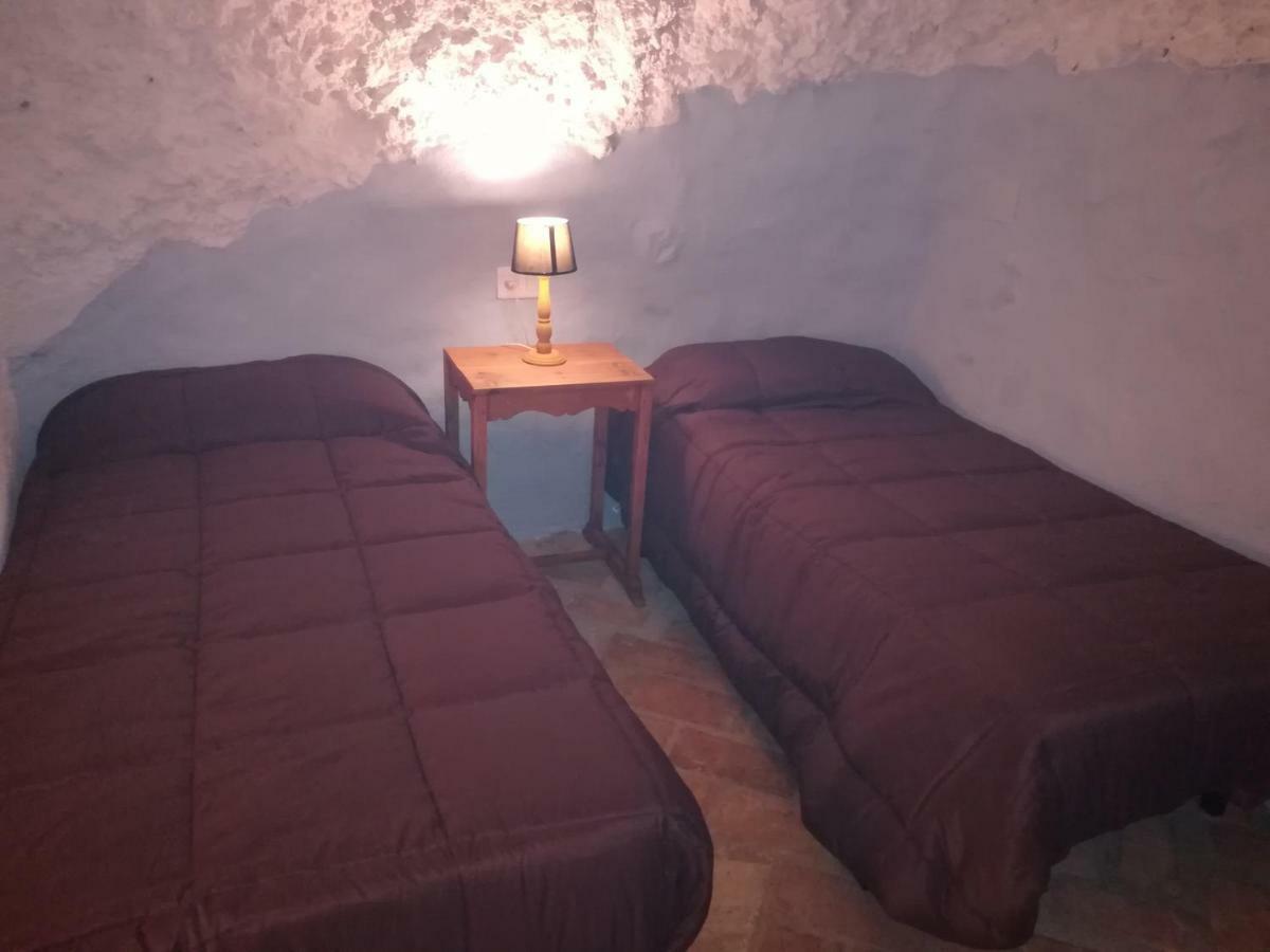 Cueva El Madrono Villa Pegalajar Luaran gambar